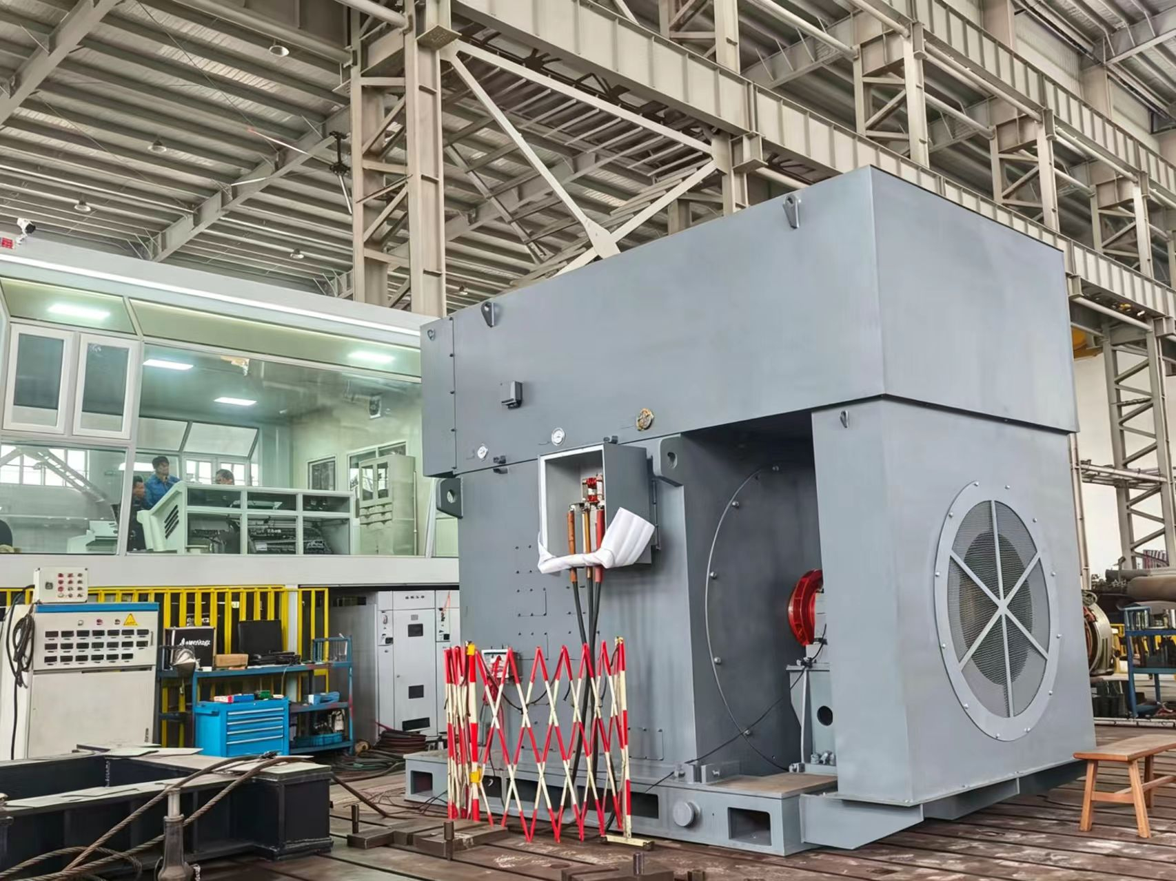 Low-Voltage or High-Voltage Motor? How to Make the Right Choice for Your Application